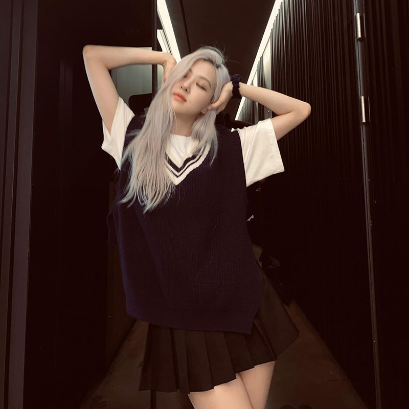 Fall new age-reducing college style V-neck vest