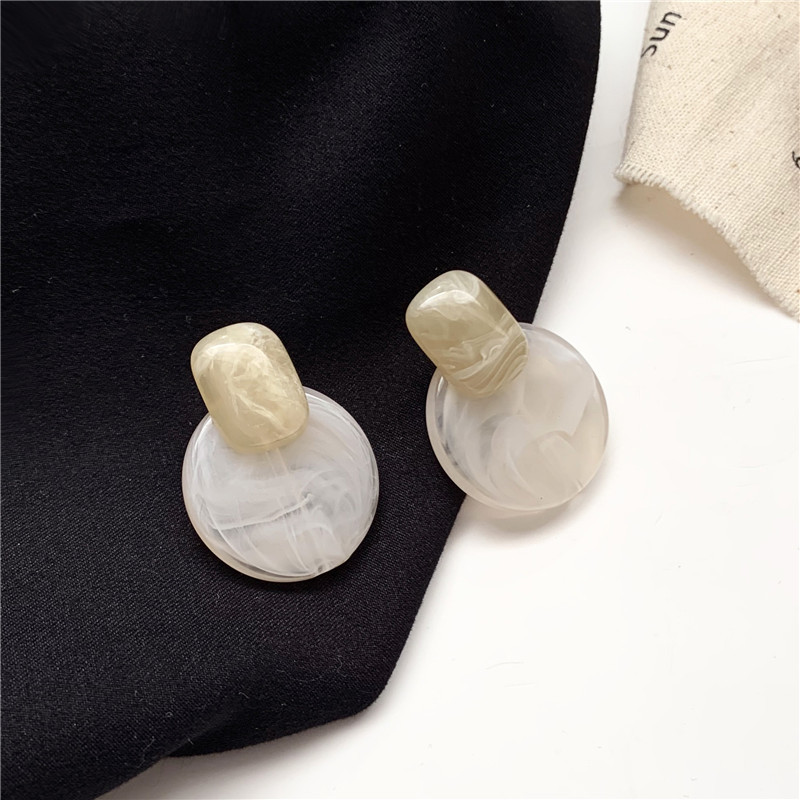 Premium brown resin round earrings