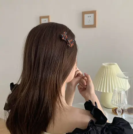 Small hairpin with bow