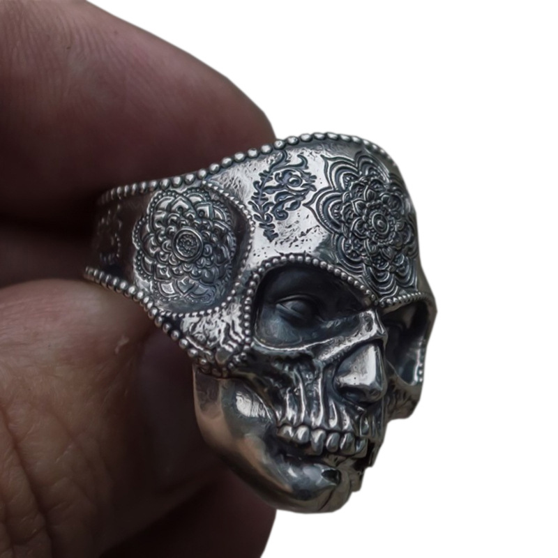 New mysterious portrait retro pattern skull ring