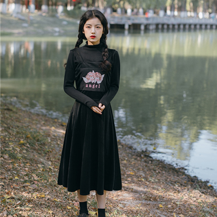 Two-piece suspender skirt