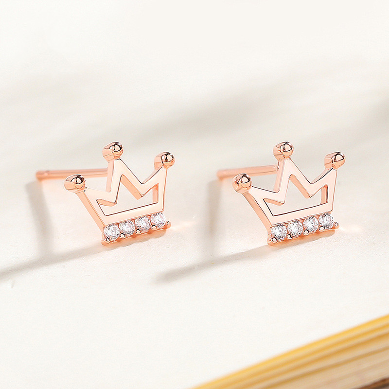 Crown stud earrings with diamonds