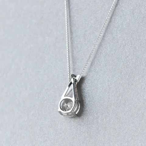 Short Clavicular Chain Woman
