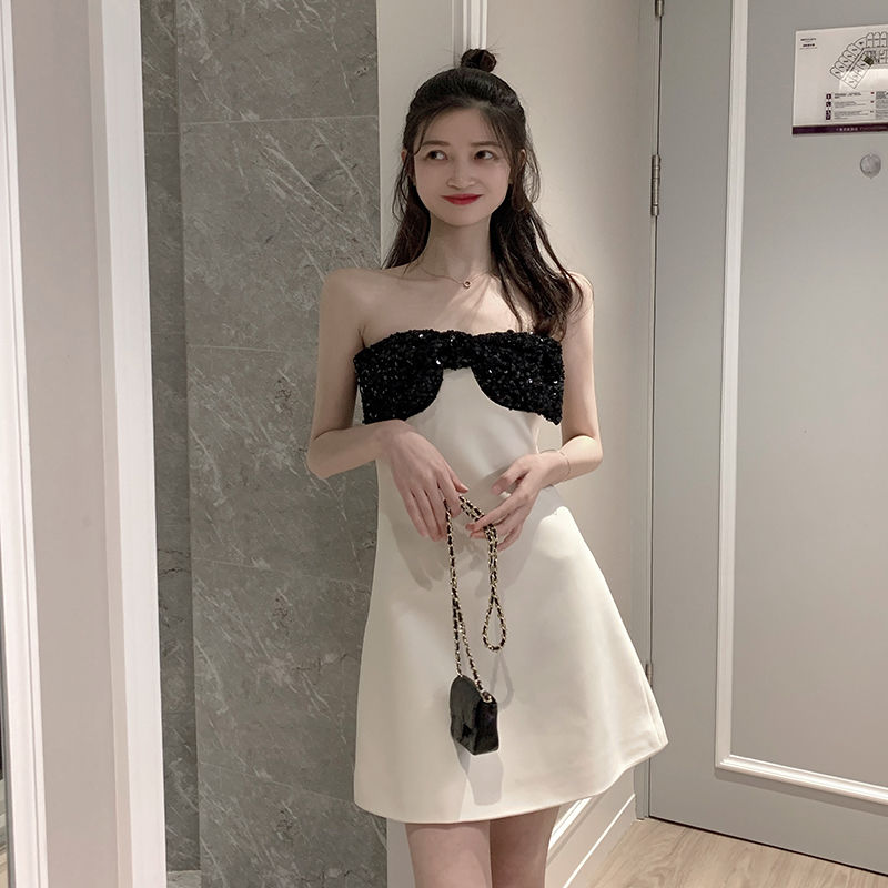 One-shoulder dress with bow