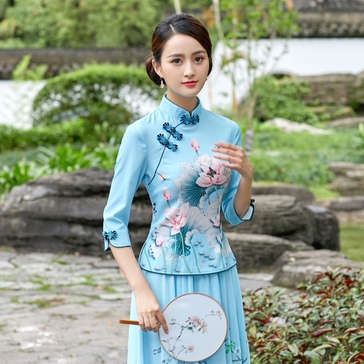 Elegant Chinese Cheongsam Top With Ancient Charm