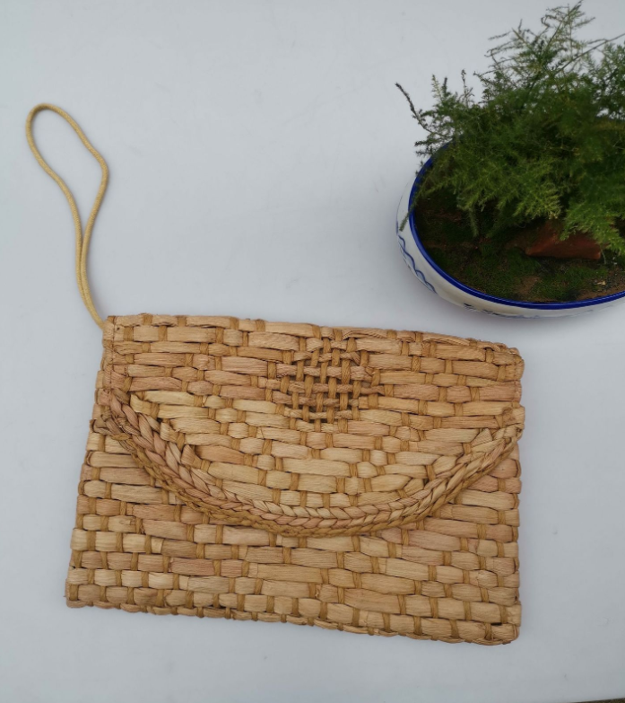 Cute diamond corn husk clutch