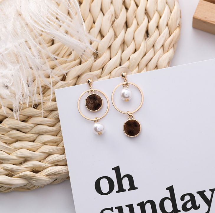 Korean fashion leopard point metal circle pearl plush leopard print AB version earrings wild geometric circle earrings