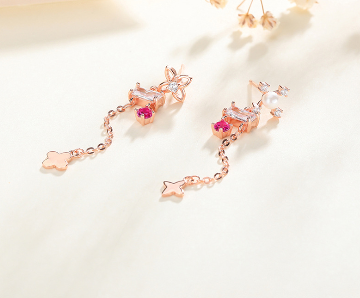 Asymmetric glued clover earrings