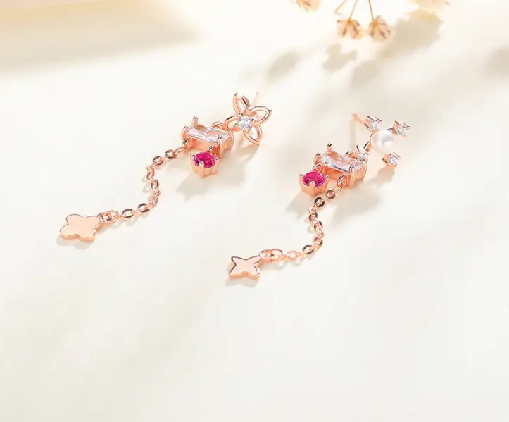 Asymmetric glued clover earrings