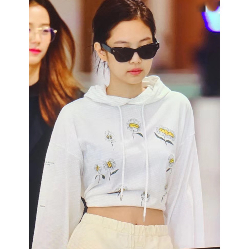 Beige workwear with printed loose sweatshirt and slacks