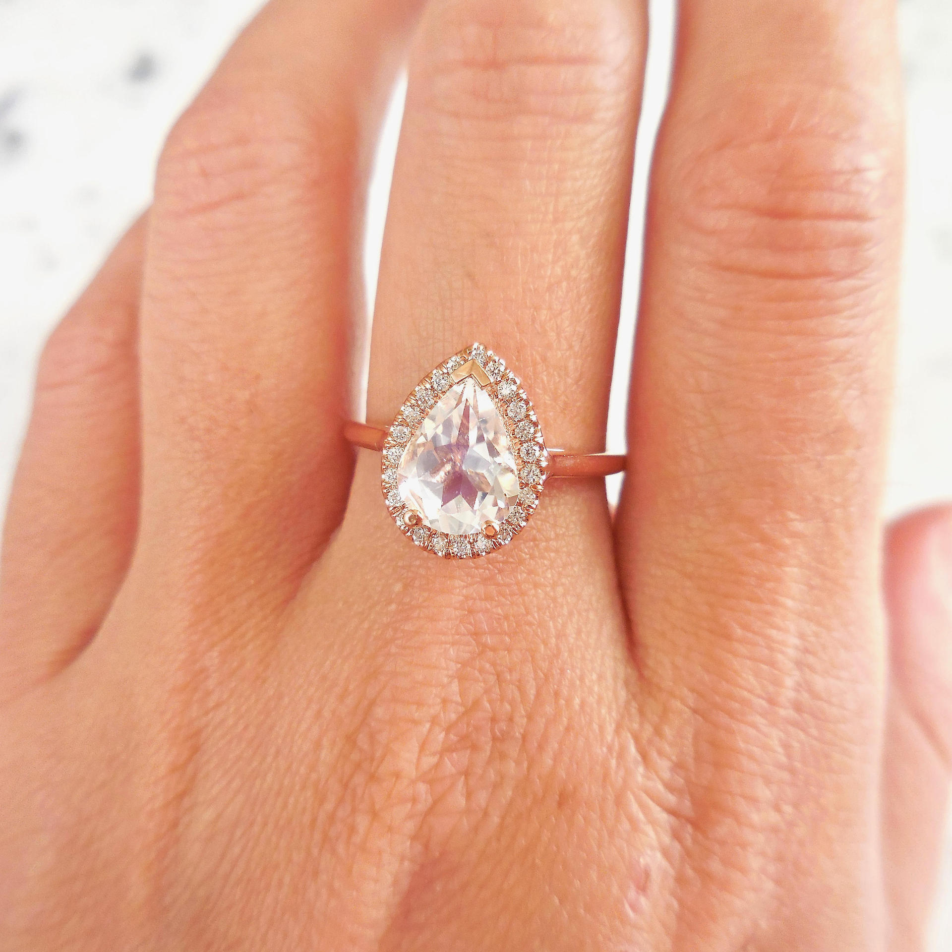 European and American Water Drop Pear Shaped Diamond Ring ，