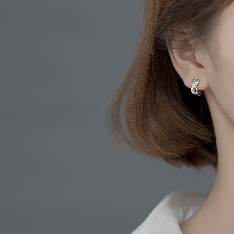 Digital hollow design earrings