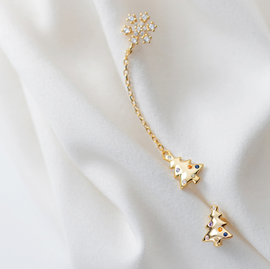 Asymmetrical snowflake earrings