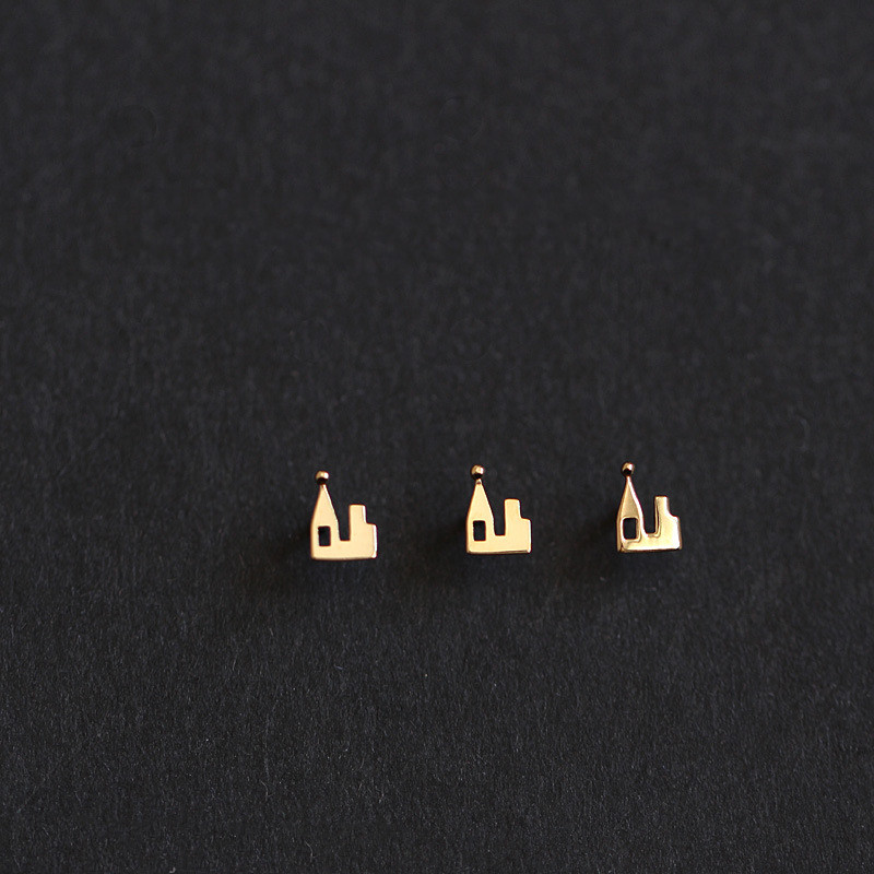 Styling students' daily earrings