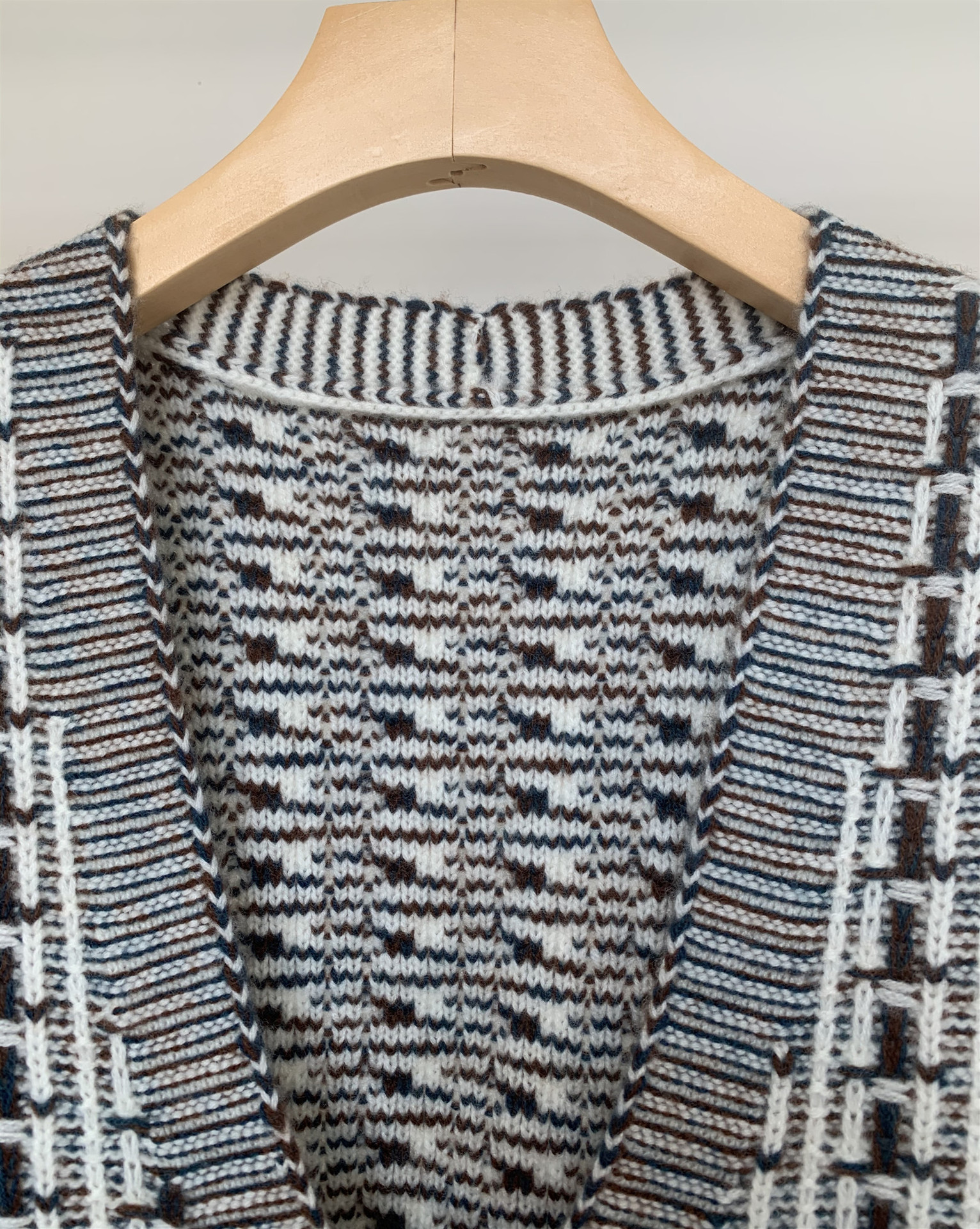 Romantic floral stitch V-neck cashmere vest women