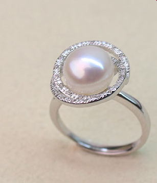 Freshwater pearl ring