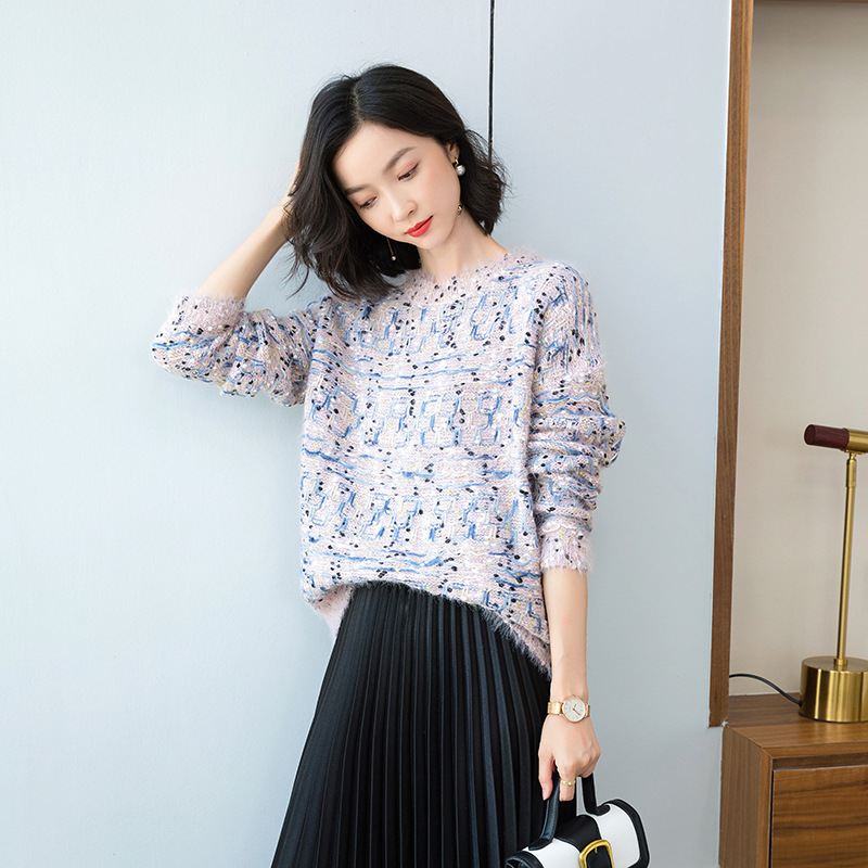 Round neck pullover sweater