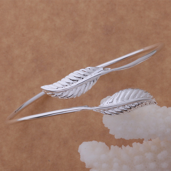 Leaf bracelet