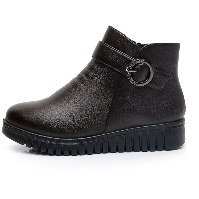 Elderly flat warm short boots