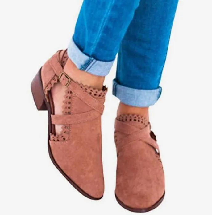 Short boots with low heel and laser engraved women's boots - Brown