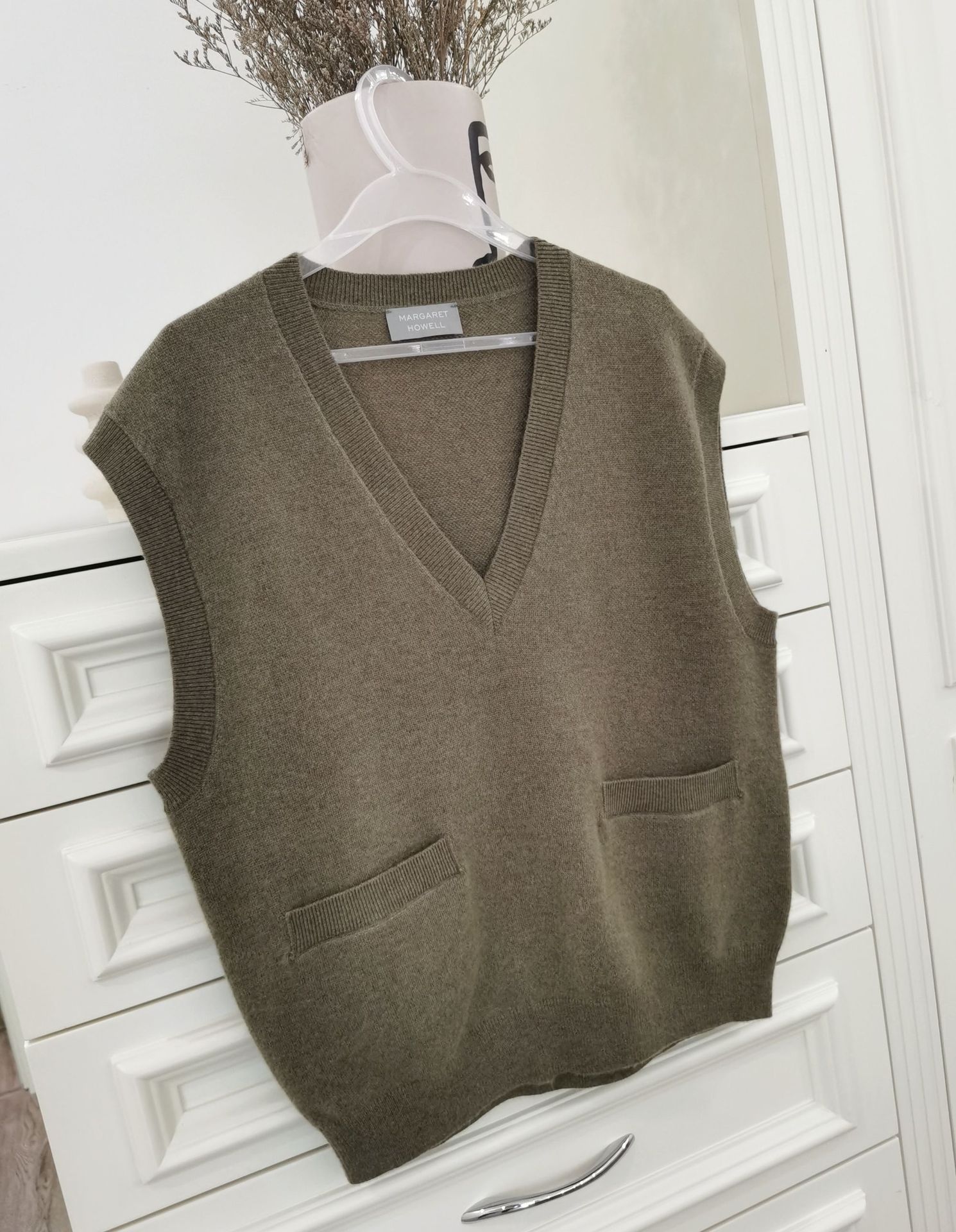 V-neck pocket wool and cashmere knitted vest