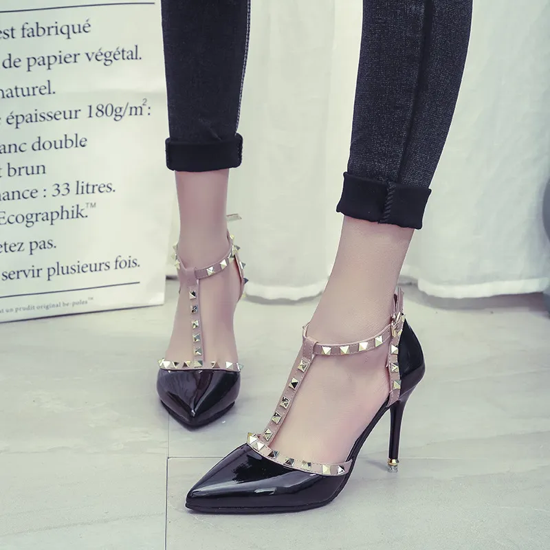 Studded pointed high heels - Black