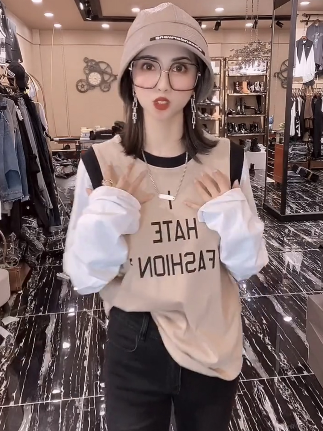 Loose round neck fake two-piece bottoming shirt