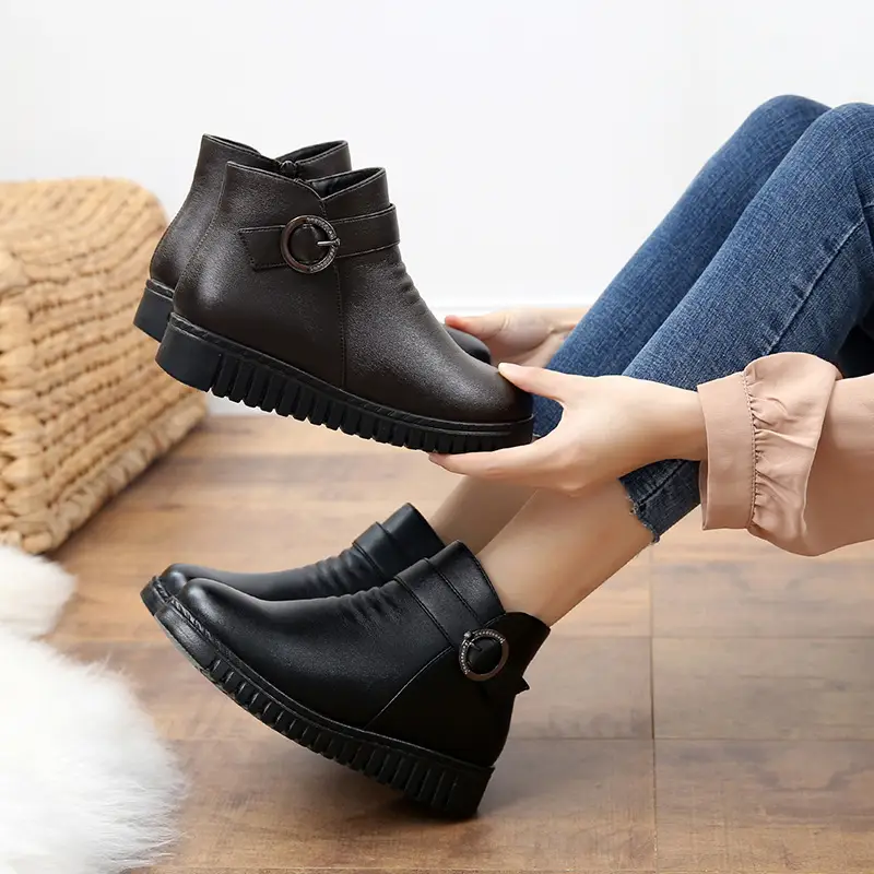 Elderly flat warm short boots