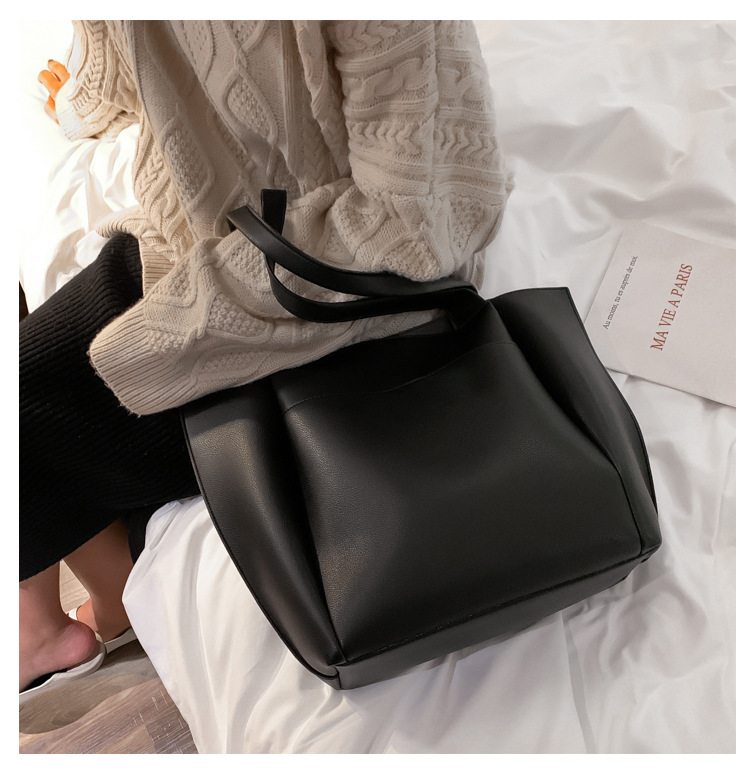 Korean style large capacity messenger bag