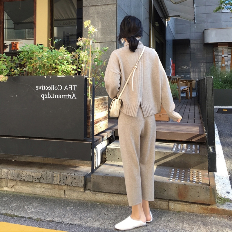 Two-piece pullover with straight pants