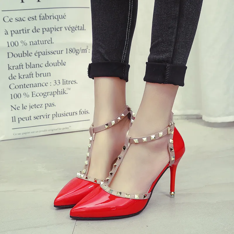 Studded pointed high heels - Red