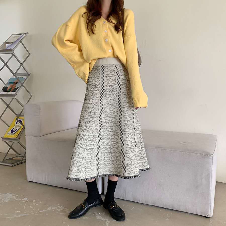 High-waisted A-line skirt