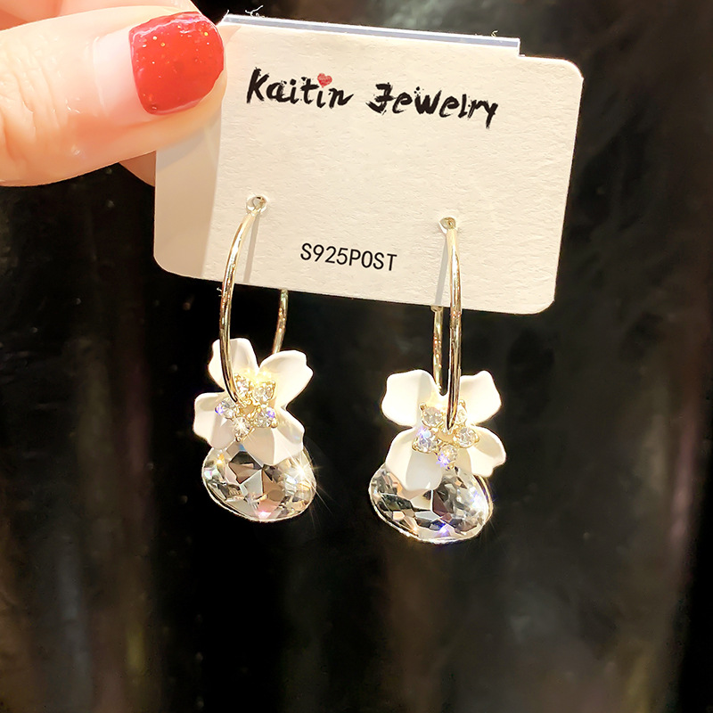 Petal crystal earrings