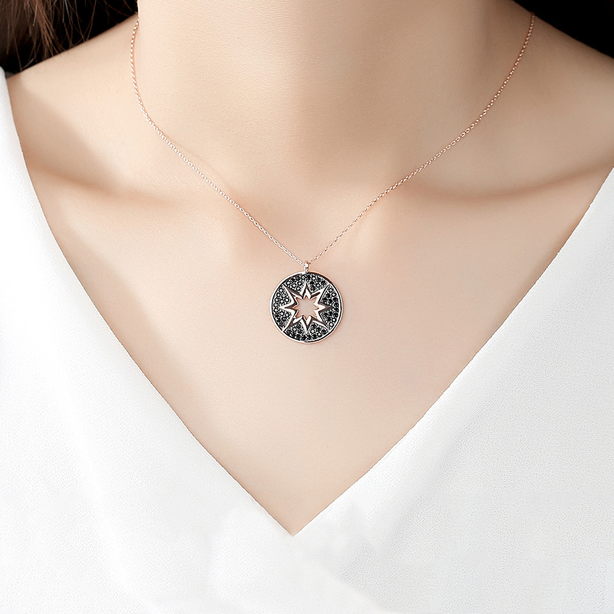 Simple Micro-inlaid Zircon Short Round Clavicle Chain