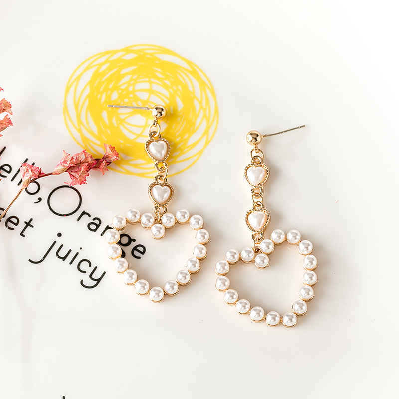 Sweet heart-shaped pearl earrings