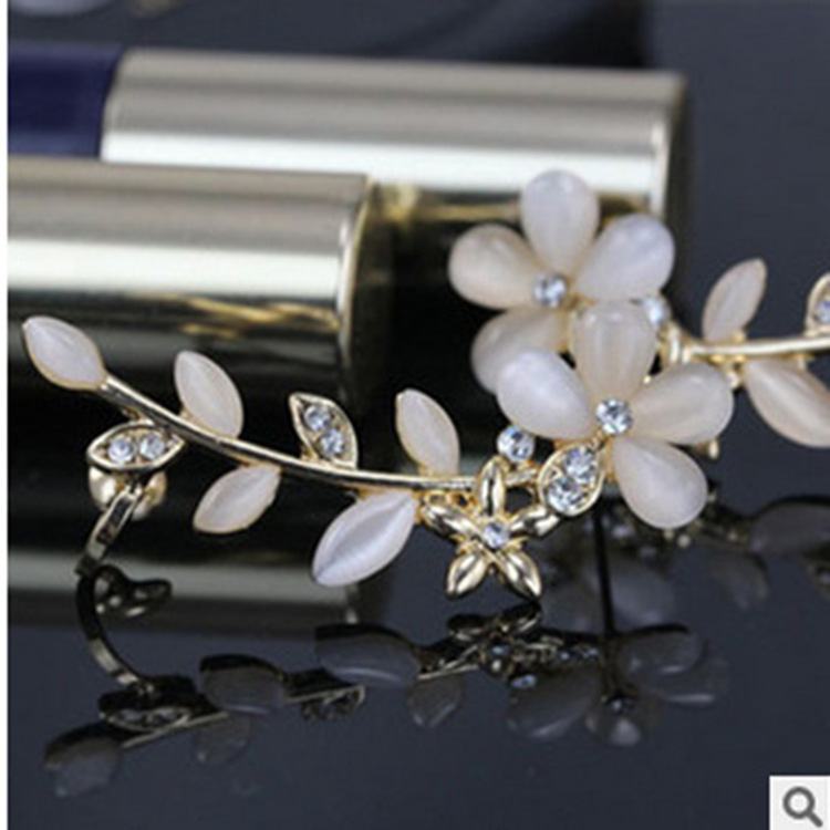 Opal Leaf Petals With Diamonds Korean Style Ear Bone Clip