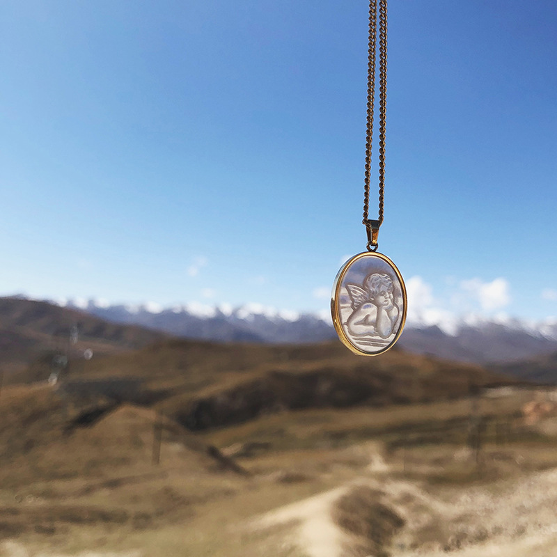 Retro European And American Angel Shell And Fritillary Cupid Oval Necklace