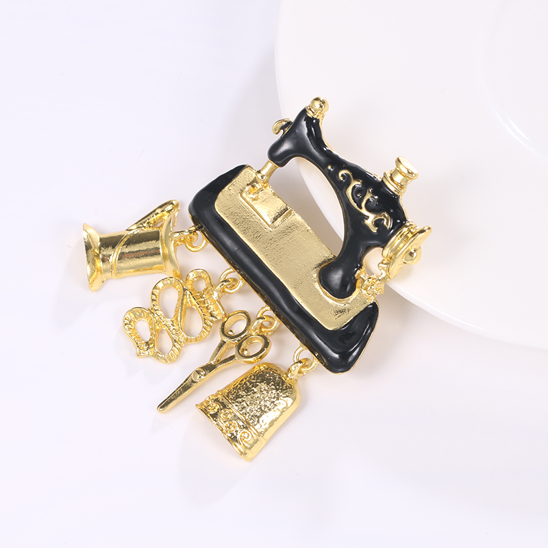 Sewing machine brooch Golden - Shop at LoveMi