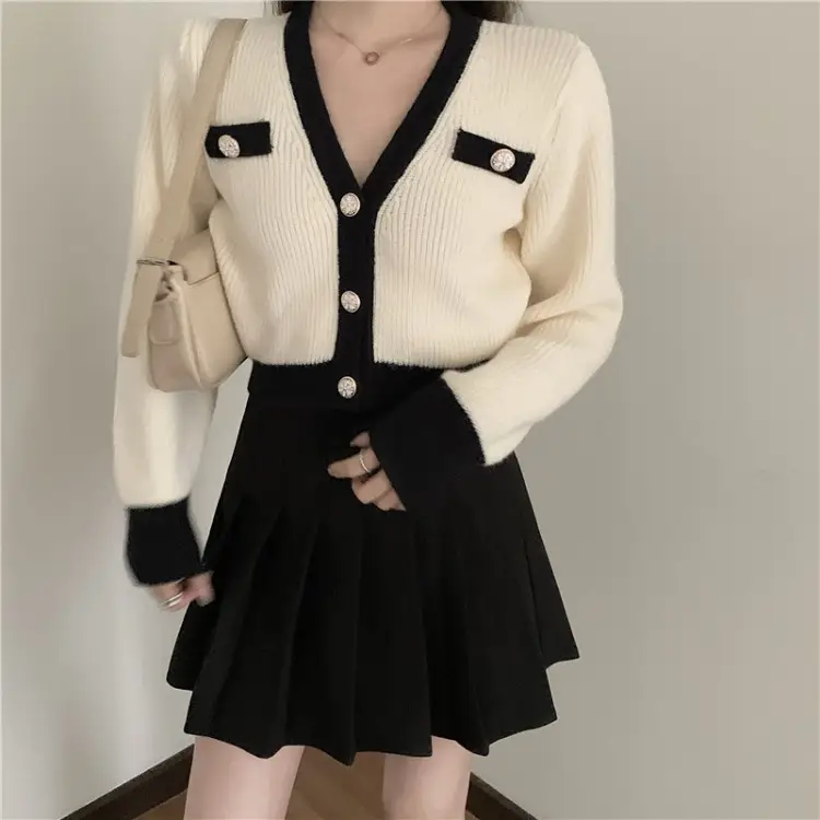 Short Knit Sweater Top Sweater Coat Pleated Skirt