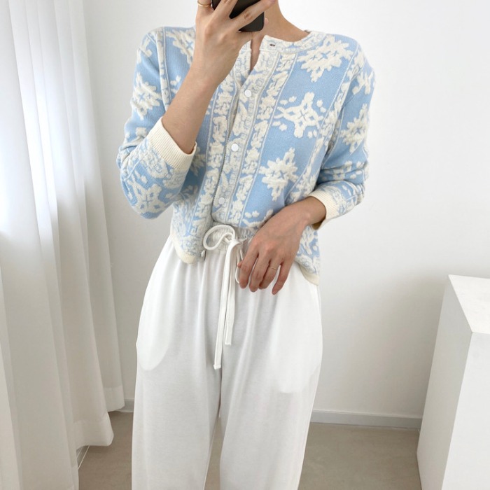 Embroidered Flowers Round Neck Long Sleeve Single-breasted Knitted Cardigan