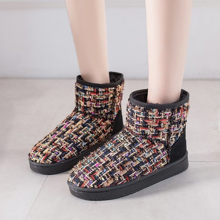 Thin and delicate bread shoes