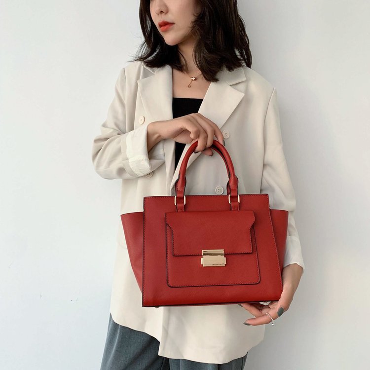 Premium sense single shoulder messenger bag