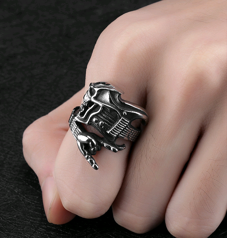 Titanium steel men's ring fashion rock hip hop skull guitar victory gesture instrument single ring — foto 3