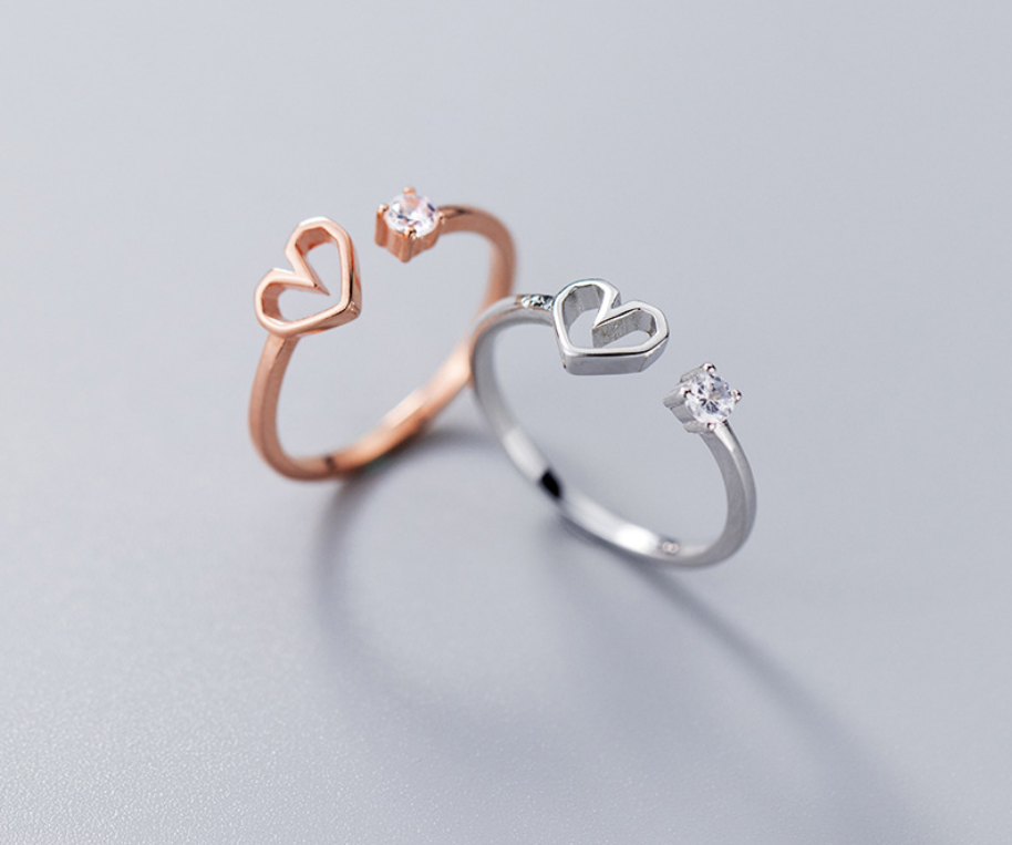 Diamond-shaped hollow ring