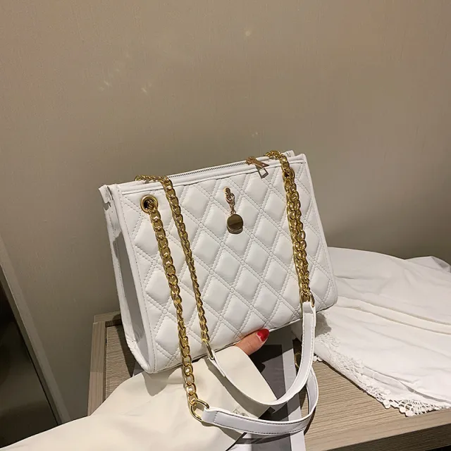 All match fragrant style rhombic chain pouch White - Shop at LoveMi