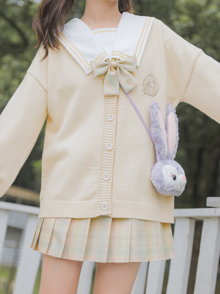 Women's long sleeve knitted sweater