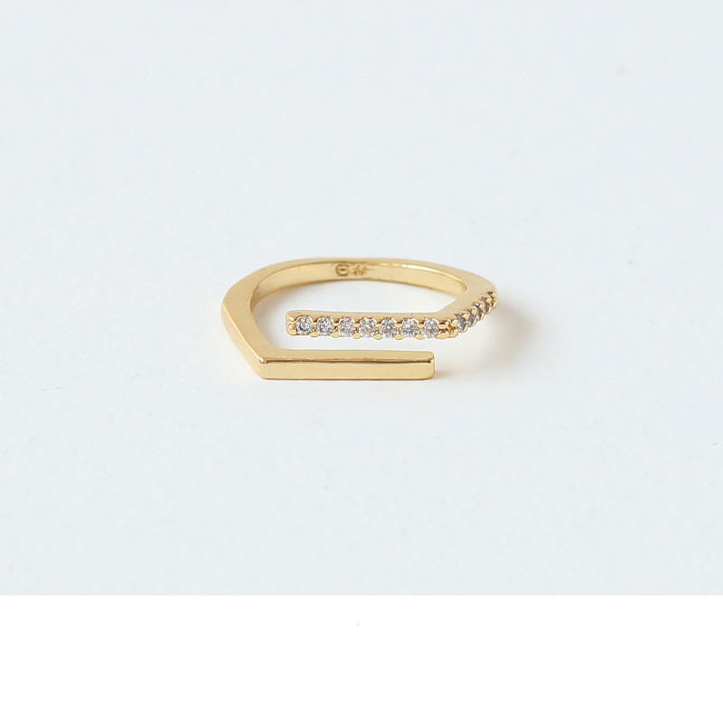 Simple ring with geometric lines