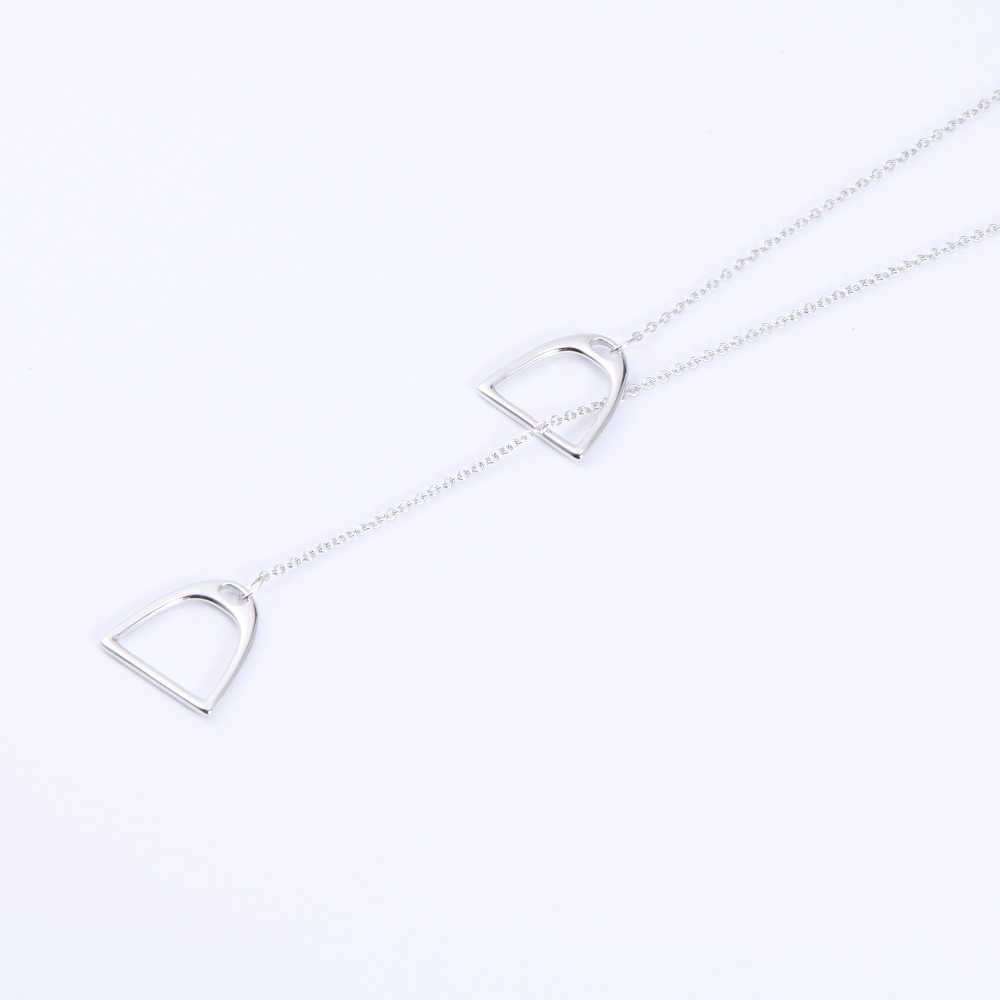 Double horseshoe clavicle chain
