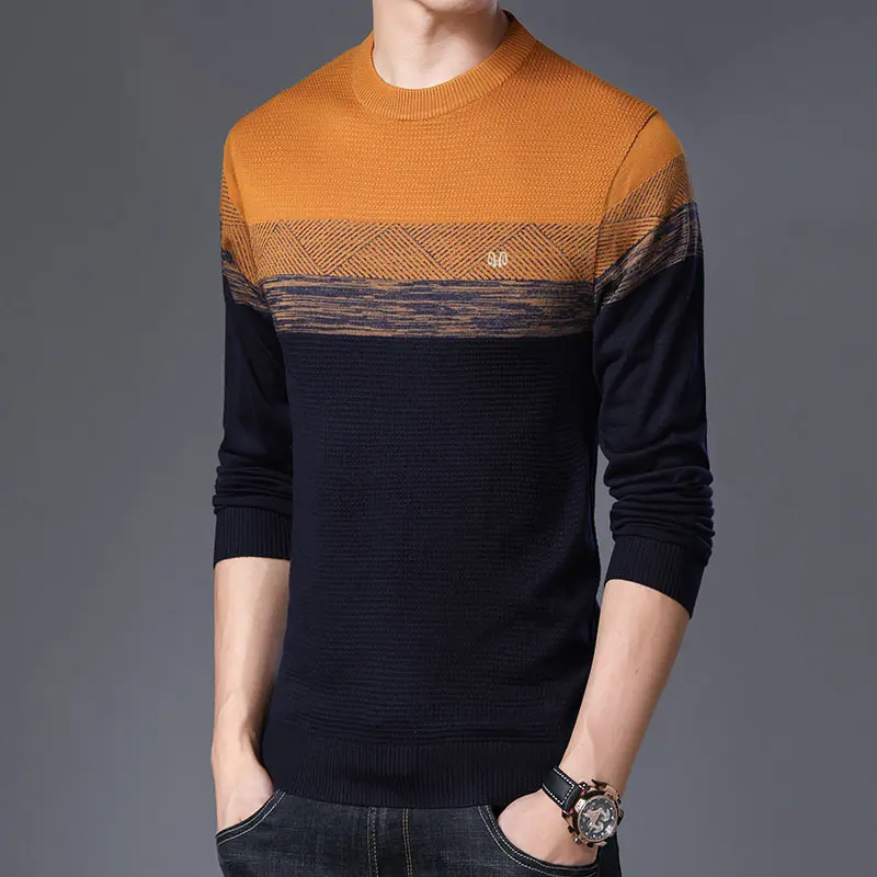 Round neck knitted sweater
