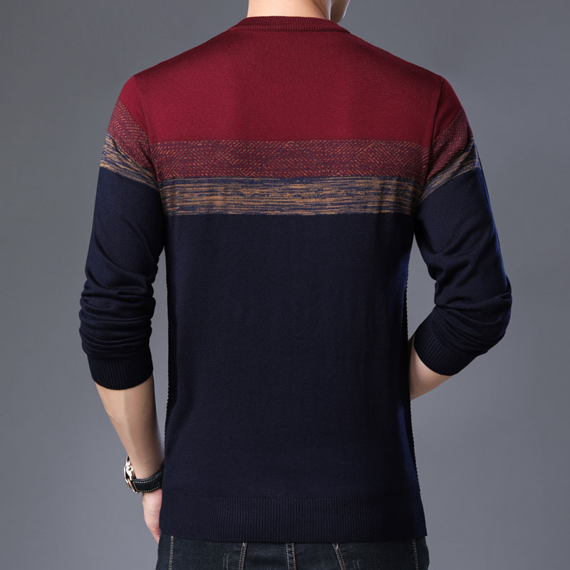 Round neck knitted sweater